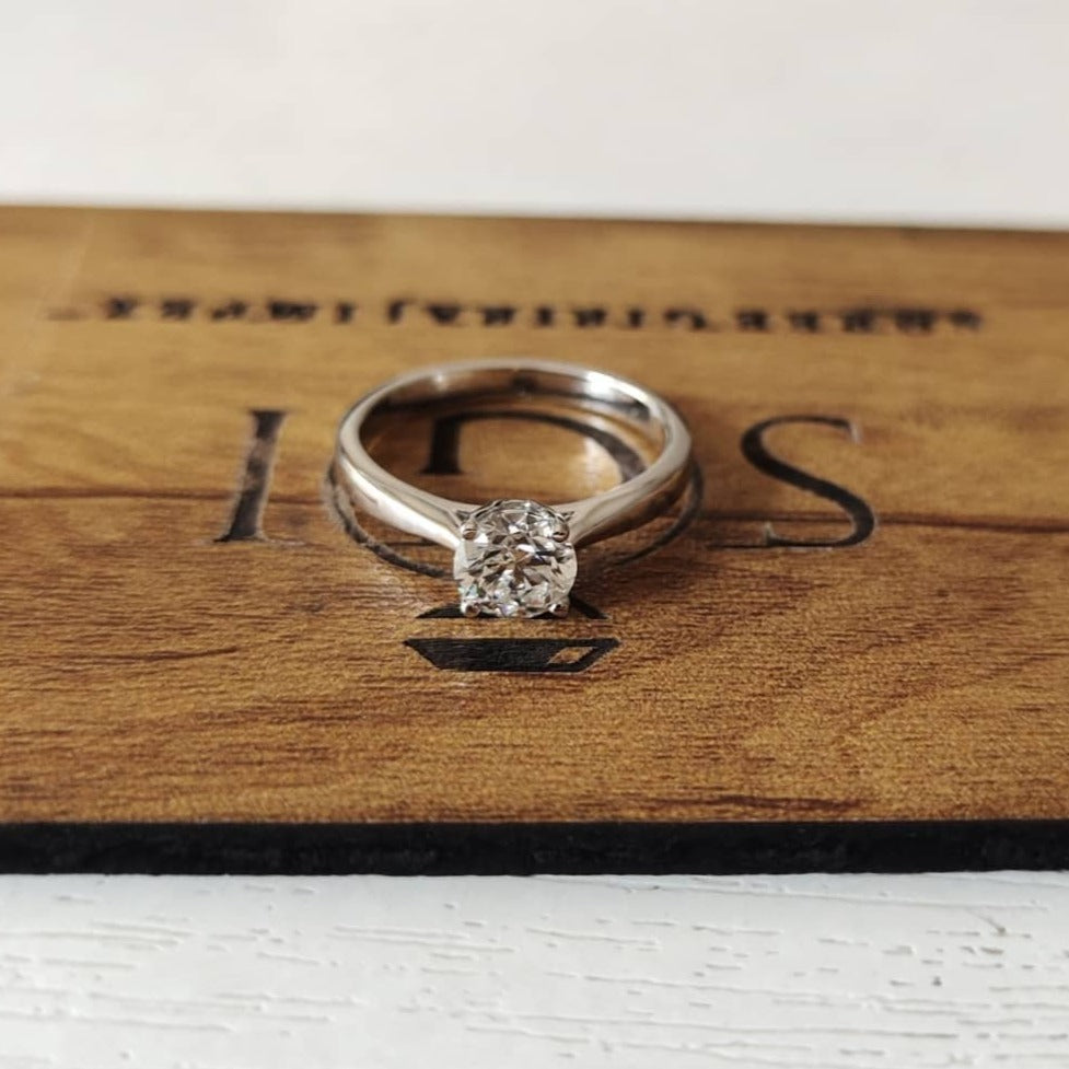 18 K White Gold Ring With Lab Grown Diamond 1 ct F VVS2