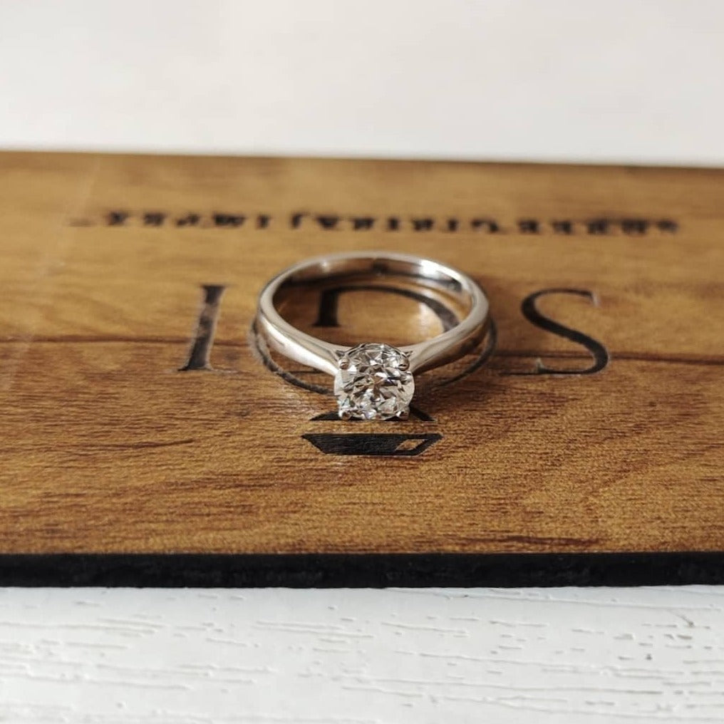 18 K White Gold Ring With Lab Grown Diamond 1 ct F VVS2
