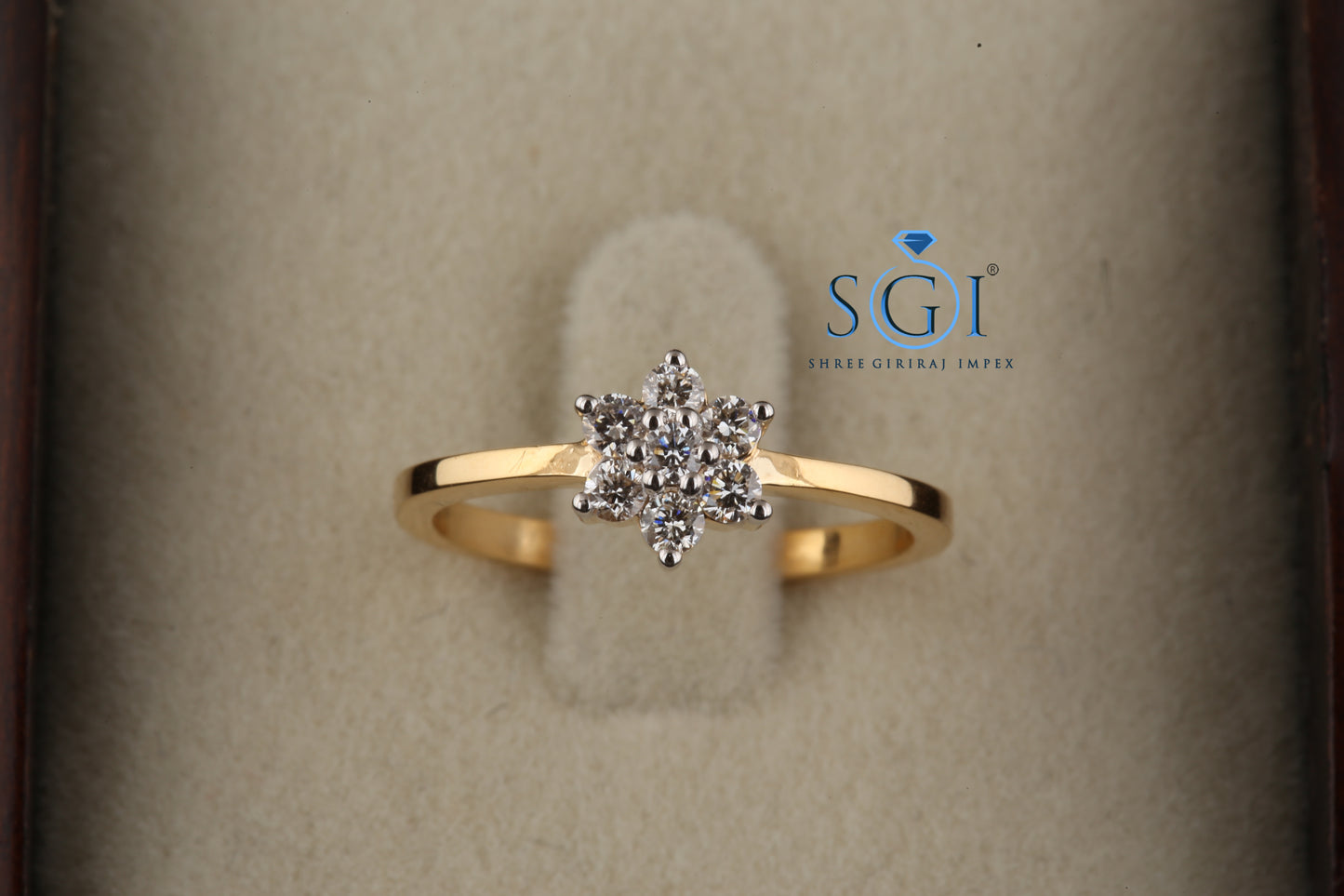 0.75ctw Round EF VVS VS Lab Grown Diamond Six Claw Star Look Flowerat Design Ring In 14K Yellow Gold Women's Diamond Ring