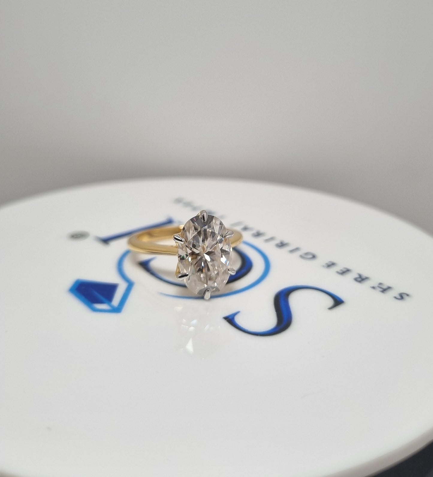 3.70ct 8/12 Oval Shape White D VVS1 Moissanite Diamond Engagement Solitaire Ring With 18k Yellow Gold