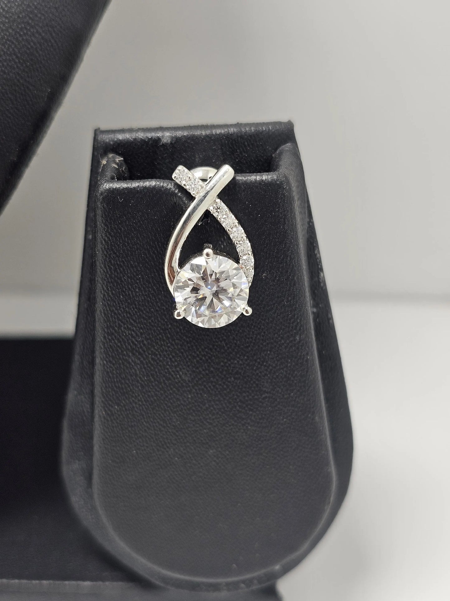 White Gold 50ct Round Moissanite Necklace & Earrings Set – Luxurious Solitaire Design