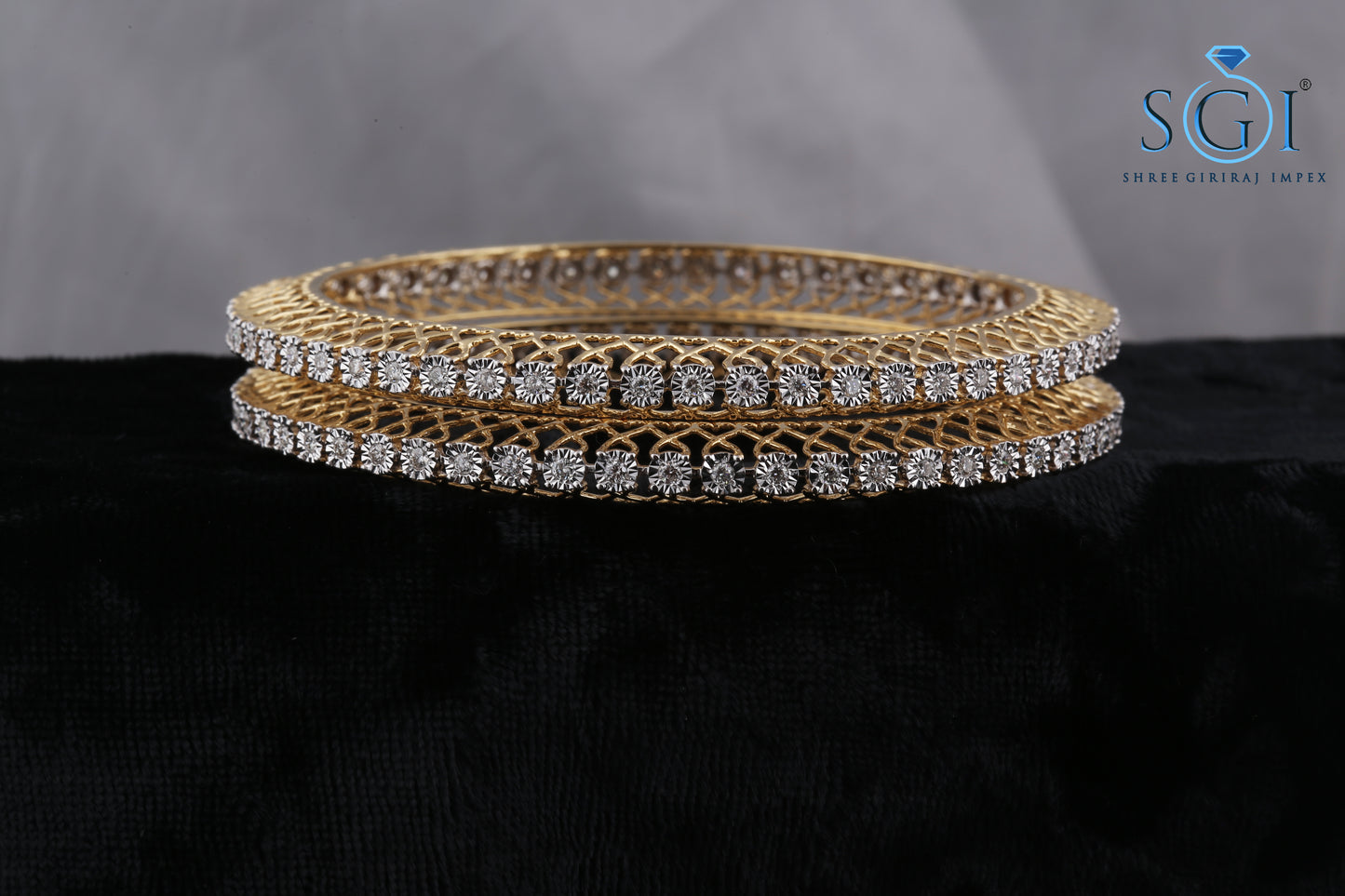 Round White D vvs1 Moissanite Diamond 2.5mm/45GM Gold In 2 Piece Bangles / Indian Bangles/ Indian Jewelry/ Classic Sparkling Diamond Bangle/Latest Illusion Setting Yellow Gold Set Design Bangles /Indian Wedding Women Bangles Gift for her