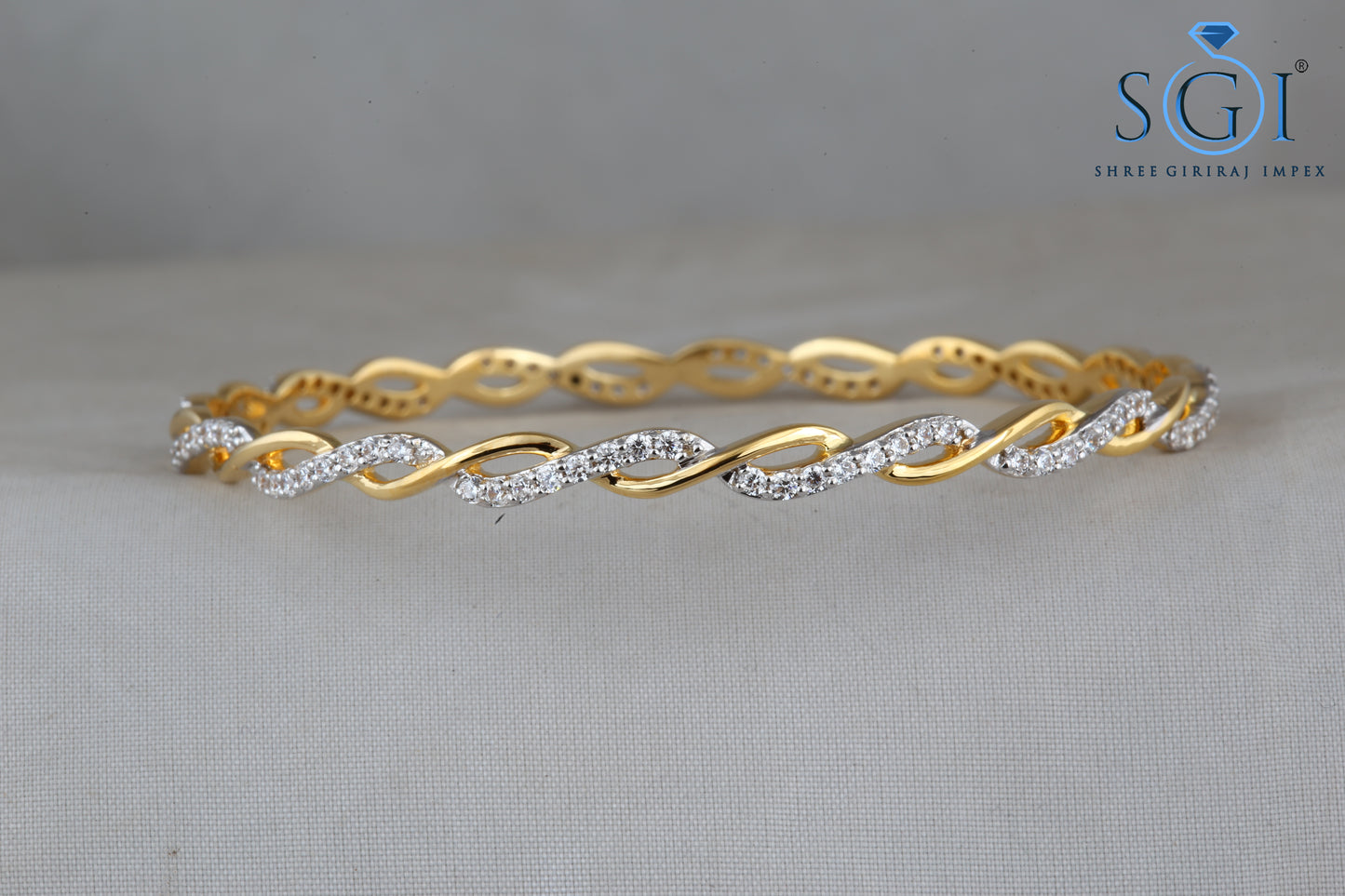 2.5 CTW Round Brilliant Moissanite Diamond Bangles – Allure 18K Yellow Gold & Silver Melt, Wavy Spring Design | Set of 2