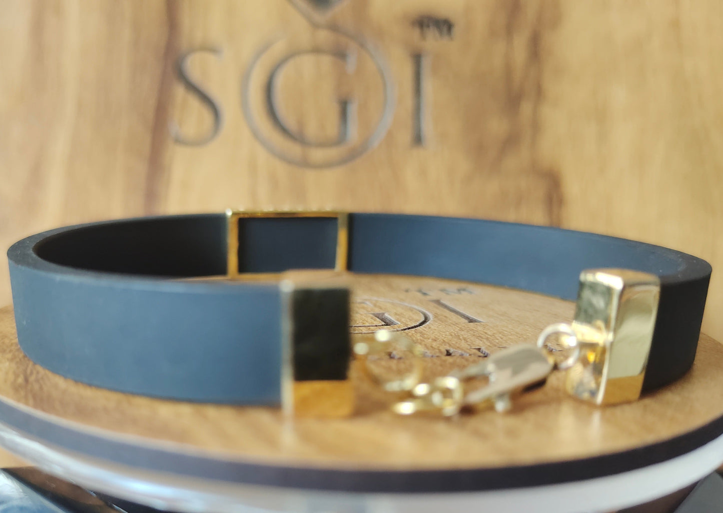 14k Yellow Gold Mans Bracelets With Imported Rubber Belt And Moissanite Diamond