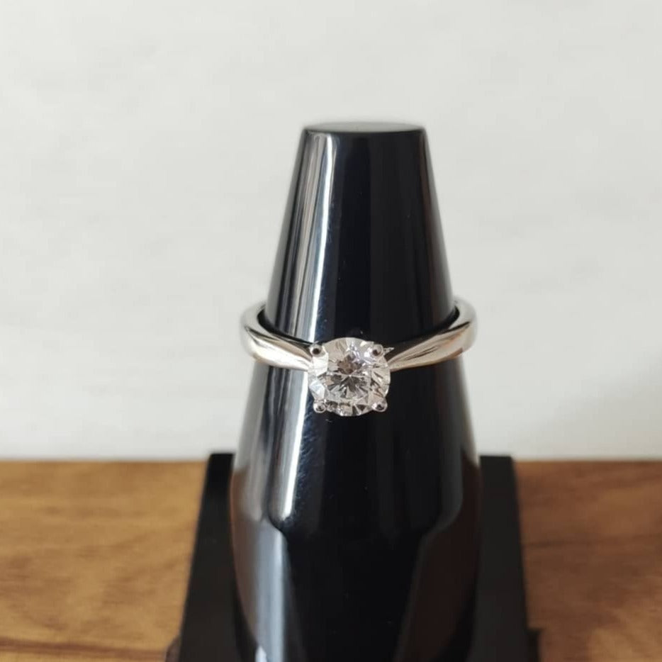 18 K White Gold Ring With Lab Grown Diamond 1 ct F VVS2