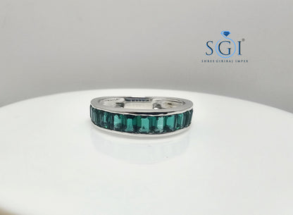 Lab-Grown Emerald Ring: 2.20ct Green Gemstone, Elegant Setting