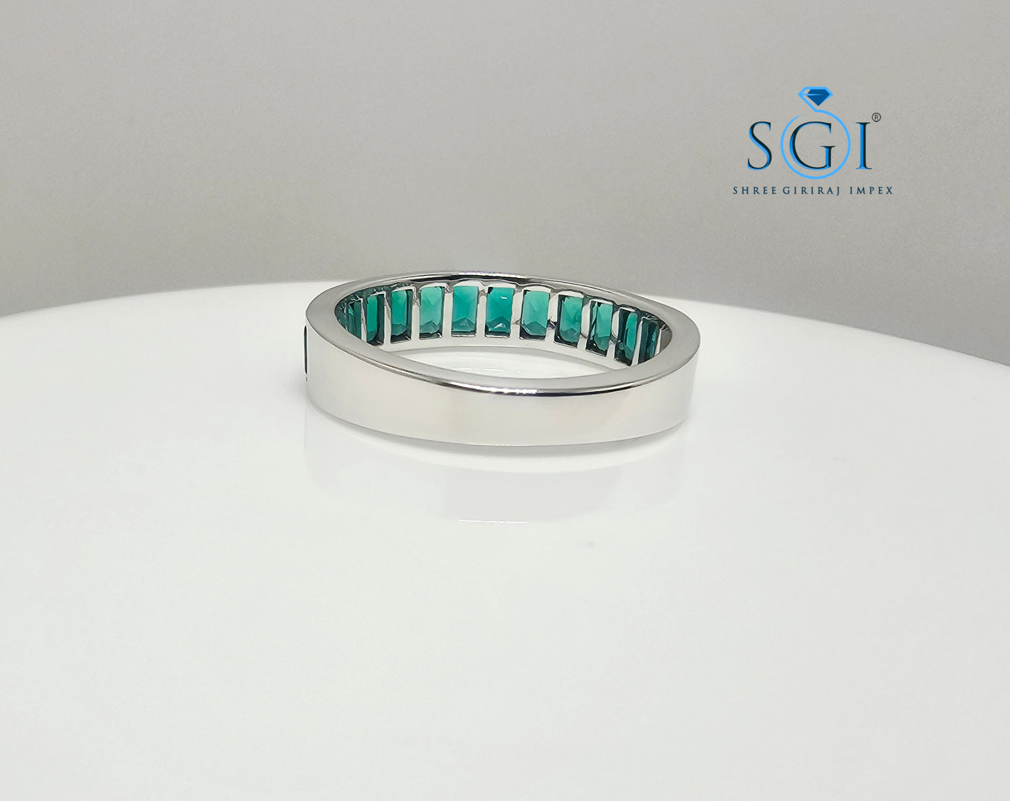 2.20ctw Lab-Grown Emerald Ring – Luxurious Green Gemstone Ring in Elegant Setting, Perfect for Special Occasions