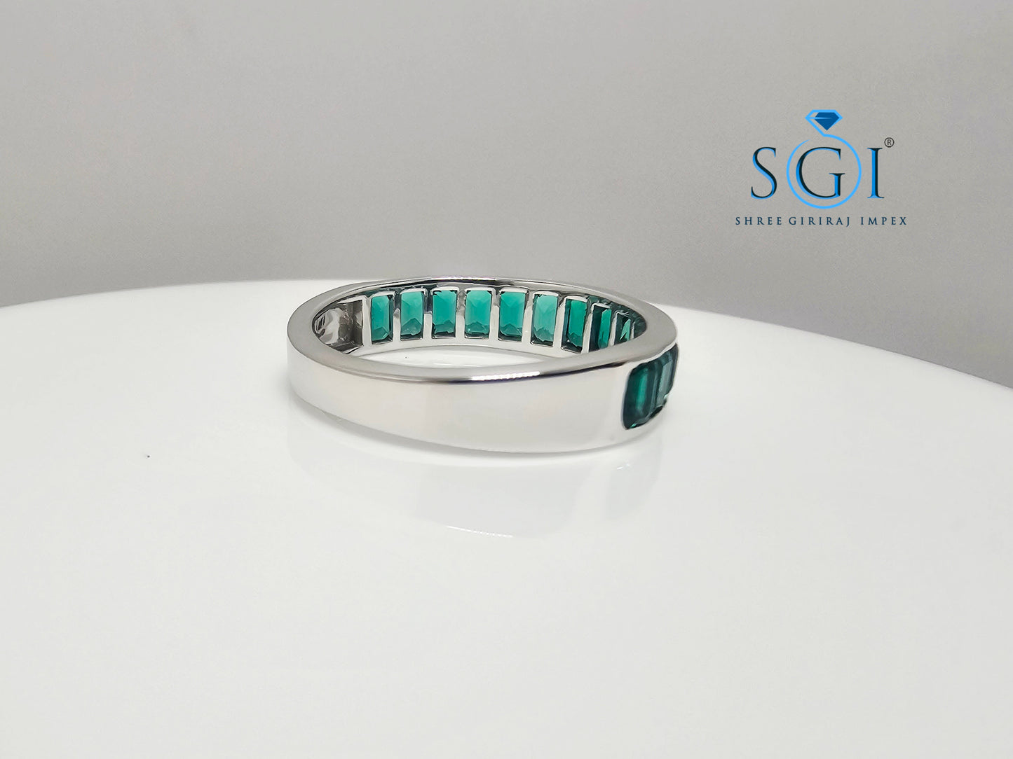 2.20ctw Lab-Grown Emerald Ring – Luxurious Green Gemstone Ring in Elegant Setting, Perfect for Special Occasions