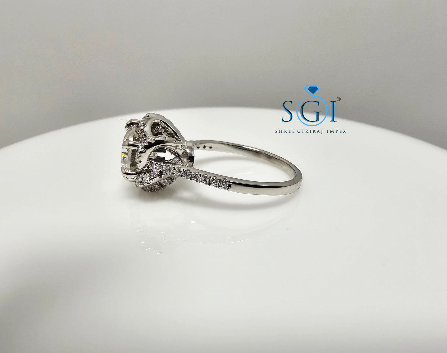 Handcrafted Vintage 925 Sterling Silver Ring with 2.5ctw Moissanite Diamond