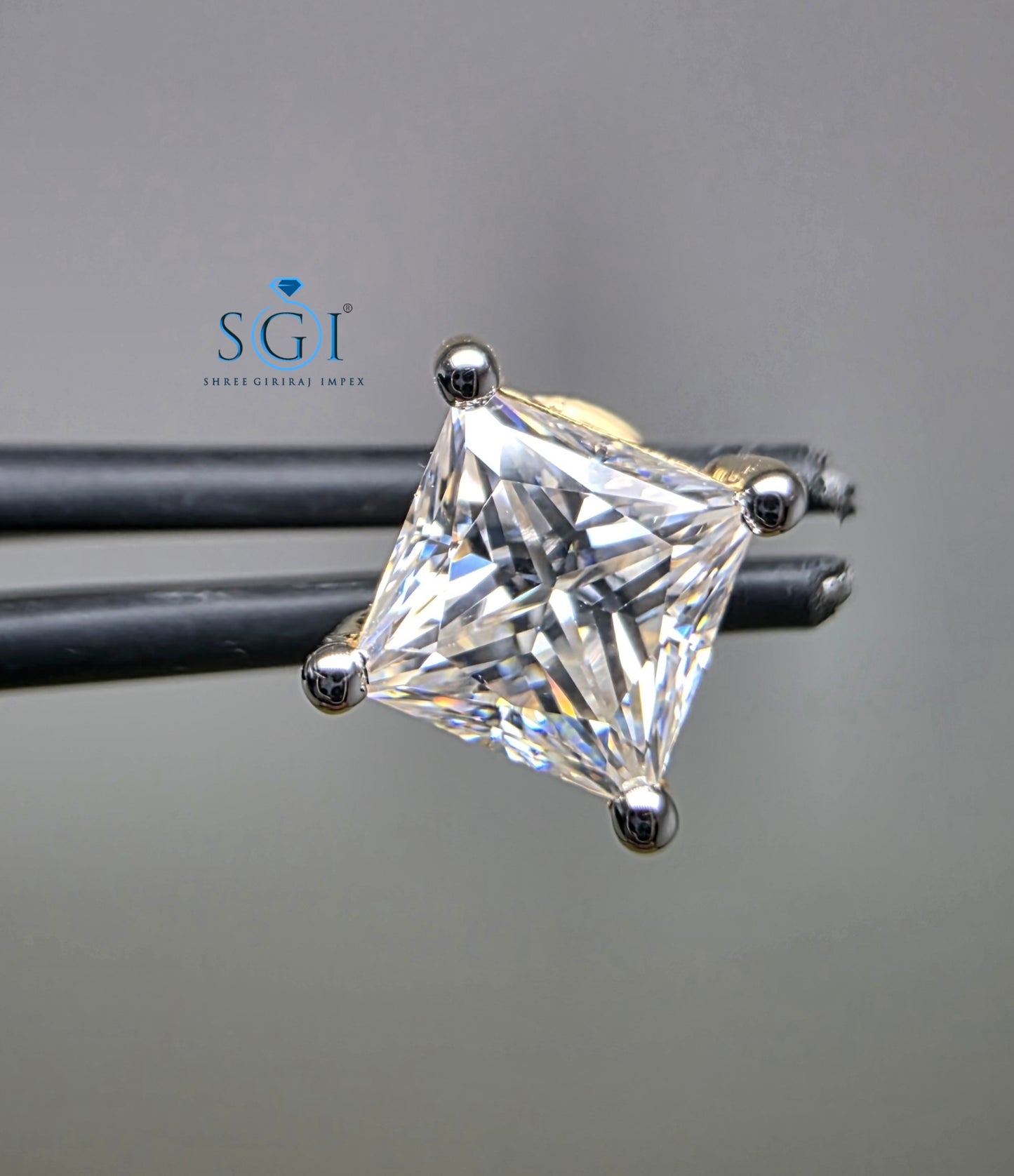 1Ct Princess Shape Lab Grown Diamond Men's Single Stud Earring in 14K Yellow Gold | Luxury Solitaire Ear Stud for Men | IGI Certified Diamond Jewelry