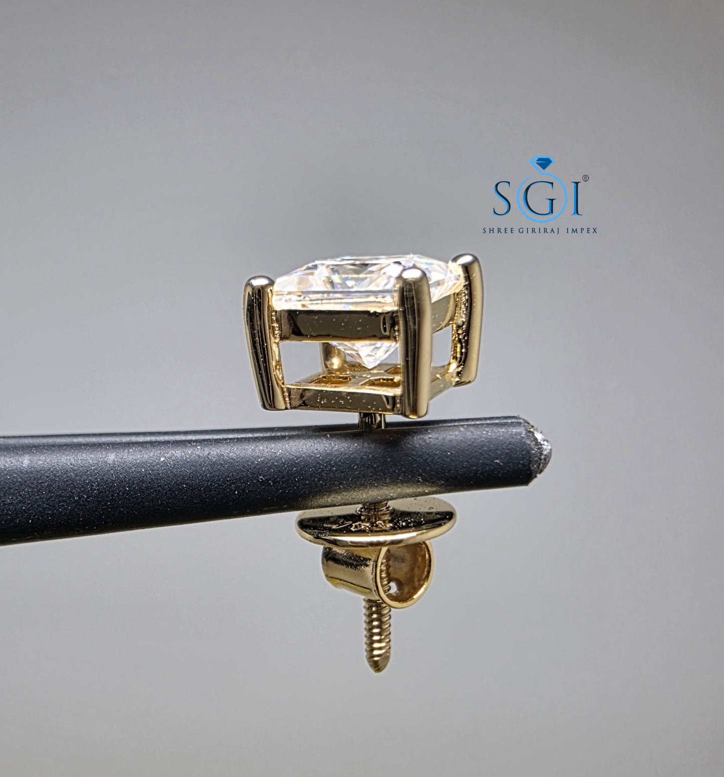 1Ct Princess Shape Lab Grown Diamond Men's Single Stud Earring in 14K Yellow Gold | Luxury Solitaire Ear Stud for Men | IGI Certified Diamond Jewelry