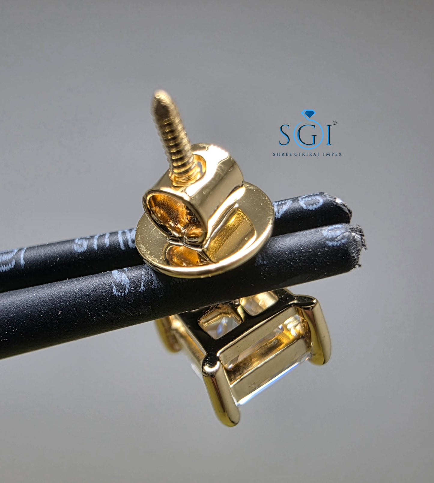 1Ct Princess Shape Lab Grown Diamond Men's Single Stud Earring in 14K Yellow Gold | Luxury Solitaire Ear Stud for Men | IGI Certified Diamond Jewelry
