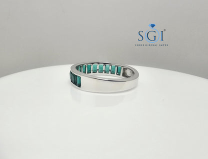 Lab-Grown Emerald Ring: 2.20ct Green Gemstone, Elegant Setting