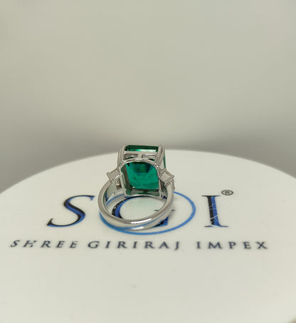 12ctw (12*14) Green Synthetic Emerald & Side White Trapazoid Cut Moissanite Diamond Mans Ring with 14k White Gold