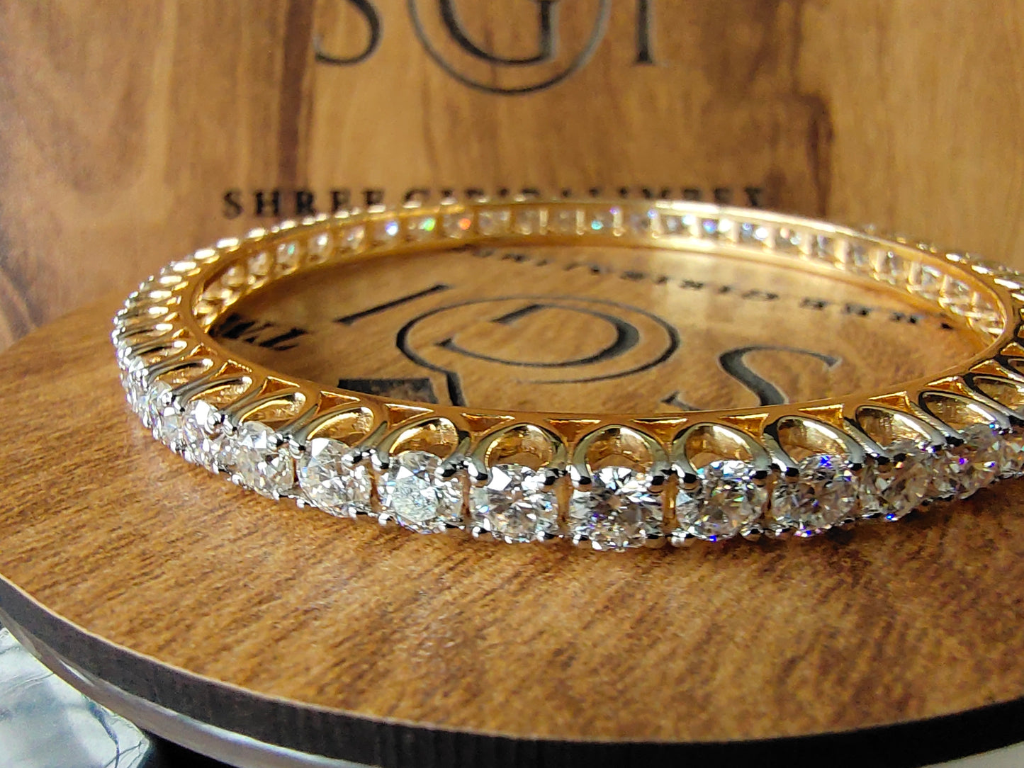 4mm Round White D vvs1 Moissanite Diamond Bangels With 18K Gold